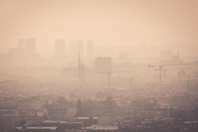 Smog sur Notre Dame depuis Montmartre le 8 mars 2014