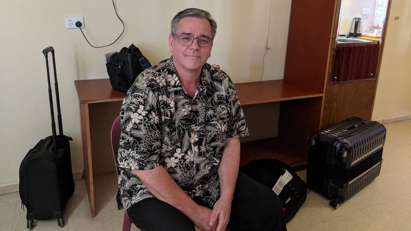 Le juge David Lambourne en détention dans un motel de Tarawa.